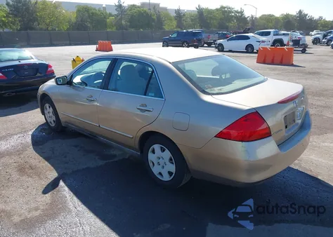 2006 Honda Accord 2.4 Lx z USA, uszkodzony, nr VIN 1HGCM56496A055110